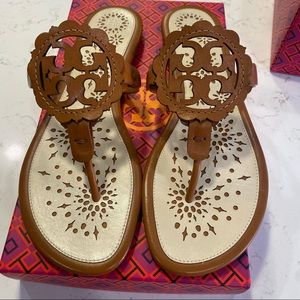 🌺 NEW W/ BOX 🌺 Tory Burch Miller Scalloped Sandals